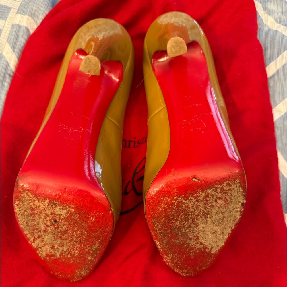 Christian Louboutin VERY PRIVE Peep Toe Tan Patent Leather Heels